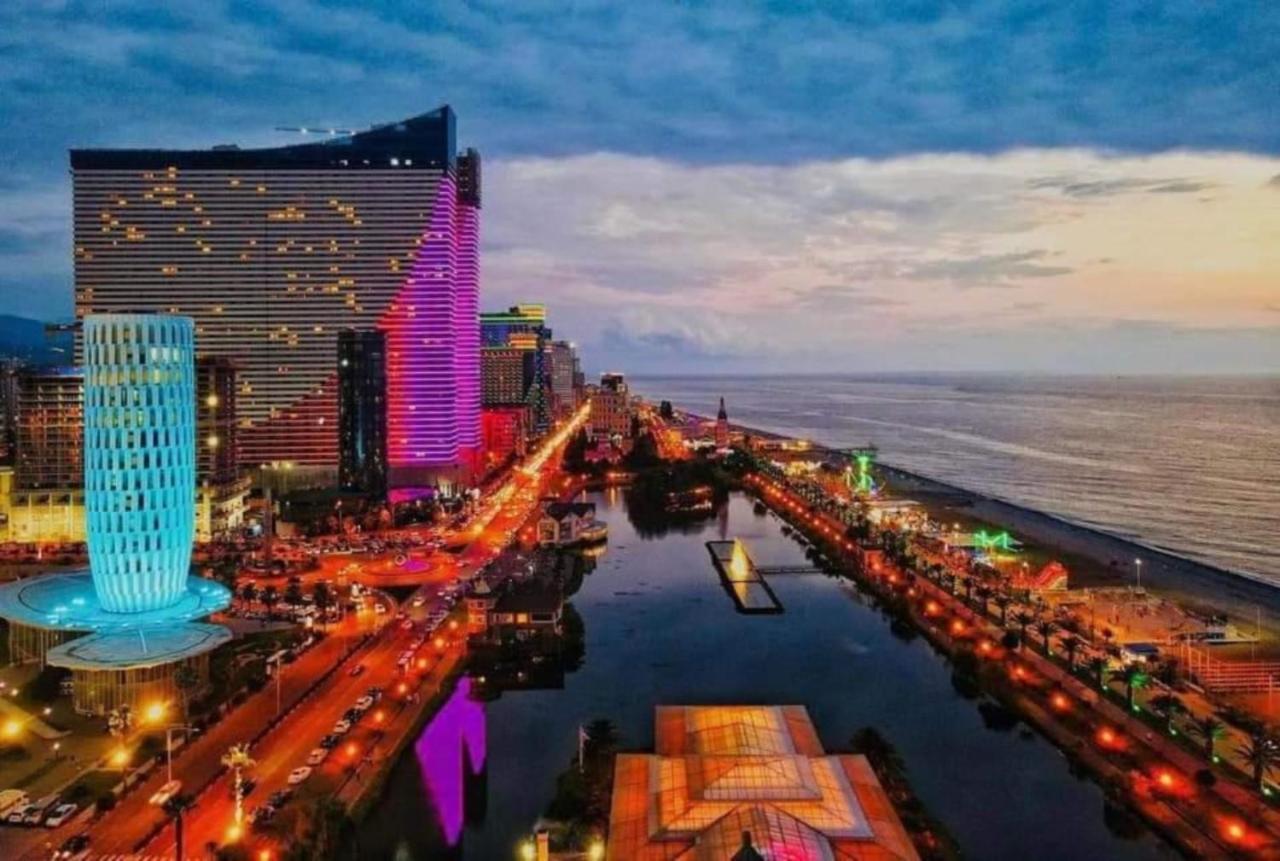 Black Sea Aparthotel Orbi City Батуми Екстериор снимка